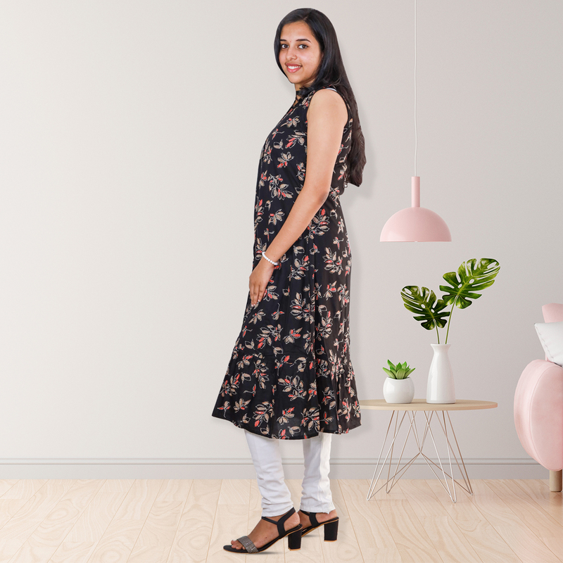 Angel feeling foil printed sleeveless A- line black with light floral top Angel feeling foil printed sleeveless A- line black with light floral top