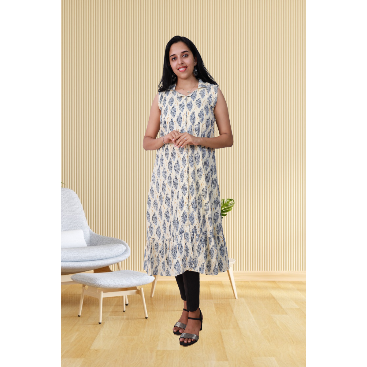 Shiya Sleeveless White and Blue Leafy Print Shiya Sleeveless White and Blue Leafy Print